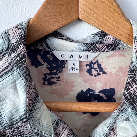 Cabi two pattern button down top Size Small - Picture 3 of 5